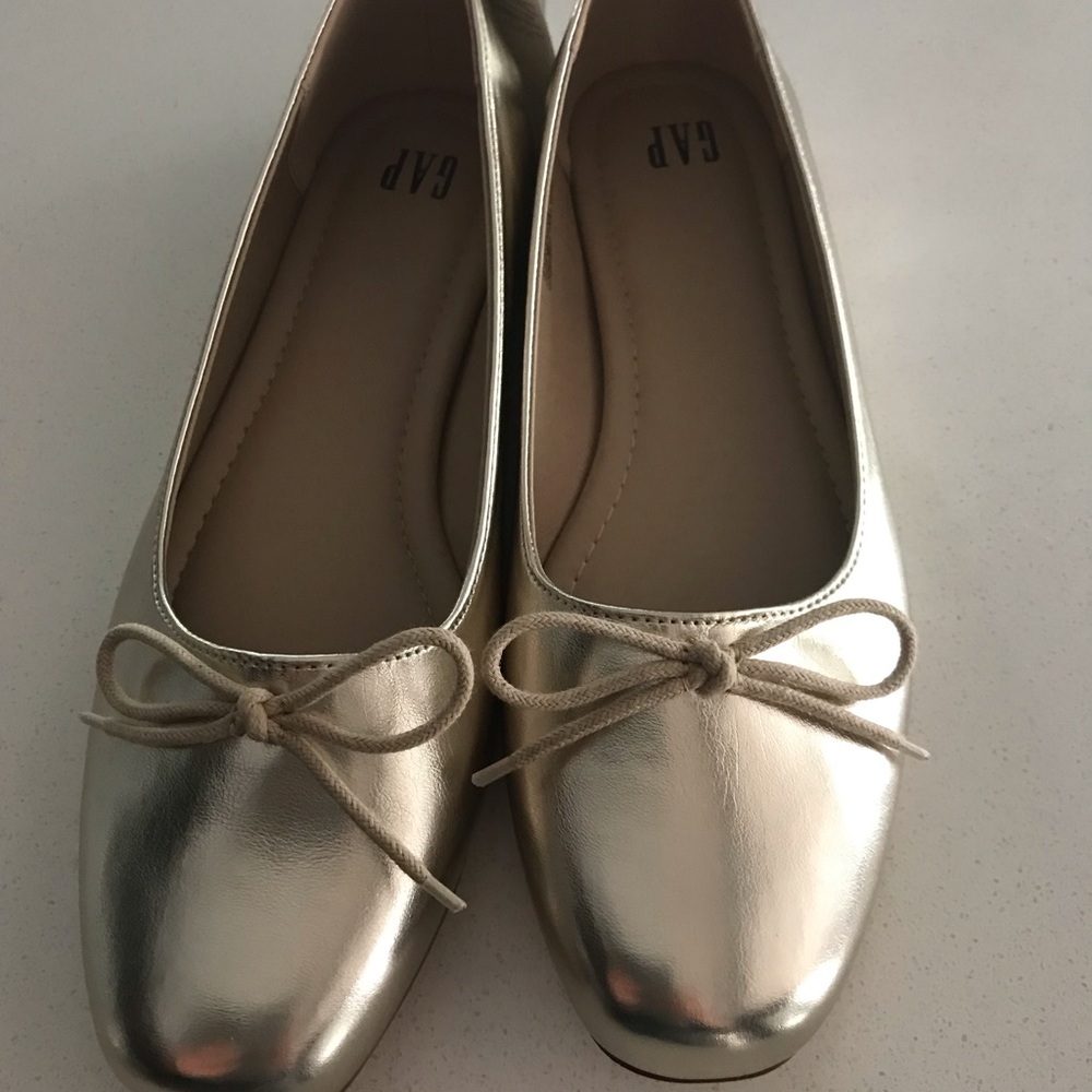 GAP Women's Shiny Gold Flats with Bow
